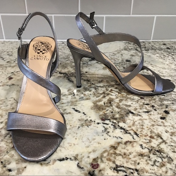 vince camuto costina